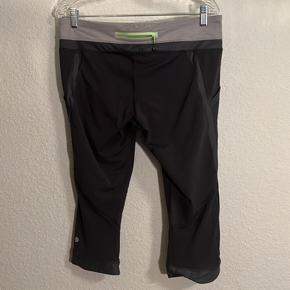Lululemon Chase Me Crop II Leggings, size 12. - Picture 2 of 4